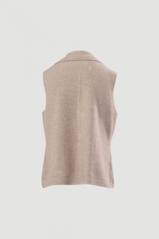 Chaleco de punto con cuello y bolsillos aplicados Chaleco de punto con cuello y bolsillos aplicados