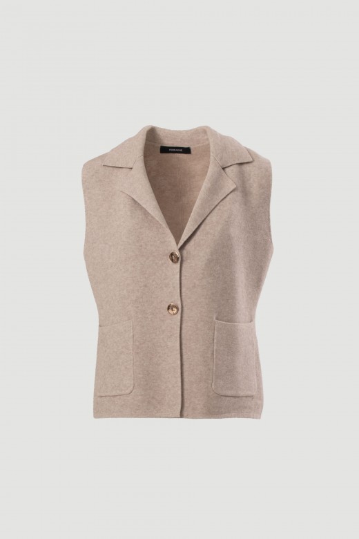 Chaleco de punto con cuello y bolsillos aplicados Chaleco de punto con cuello y bolsillos aplicados