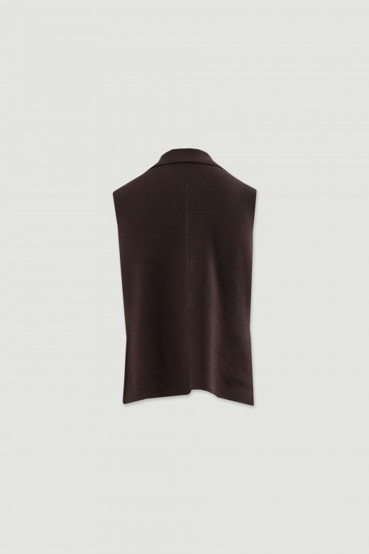 Chaleco de punto con cuello y bolsillos aplicados Chaleco de punto con cuello y bolsillos aplicados