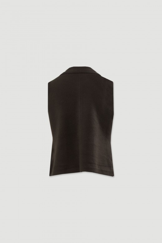 Chaleco de punto con cuello y bolsillos aplicados Chaleco de punto con cuello y bolsillos aplicados