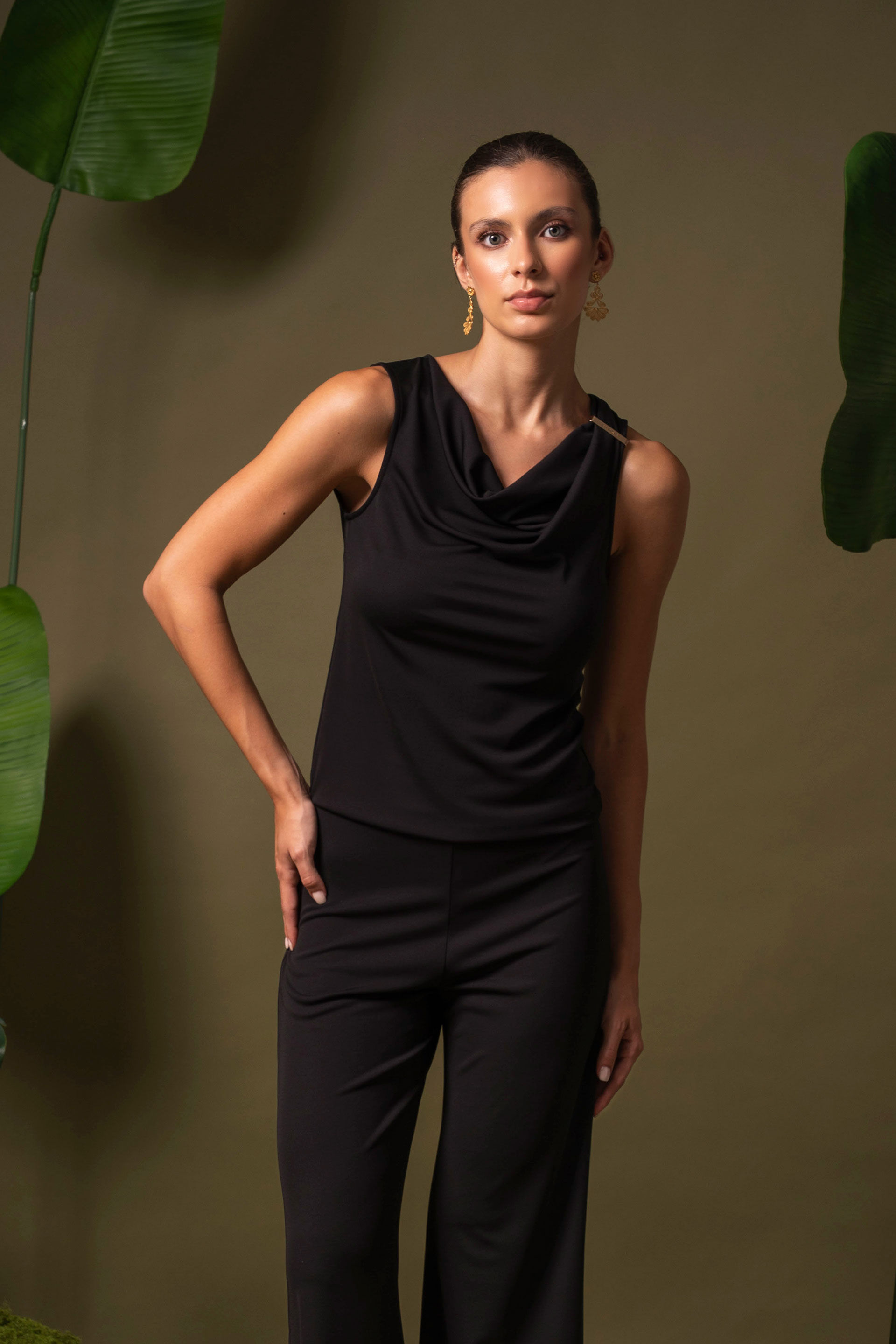 Top em malha lycra com decote drapeado