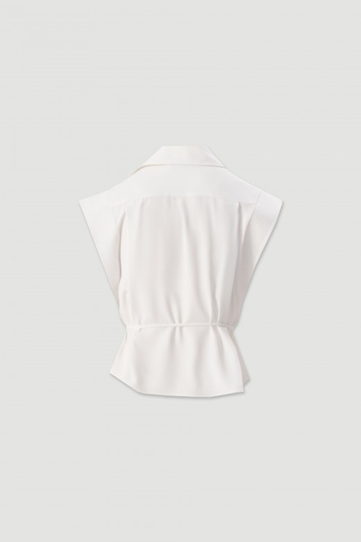 Blusa corta fluida con cinturón Blusa corta fluida con cinturón