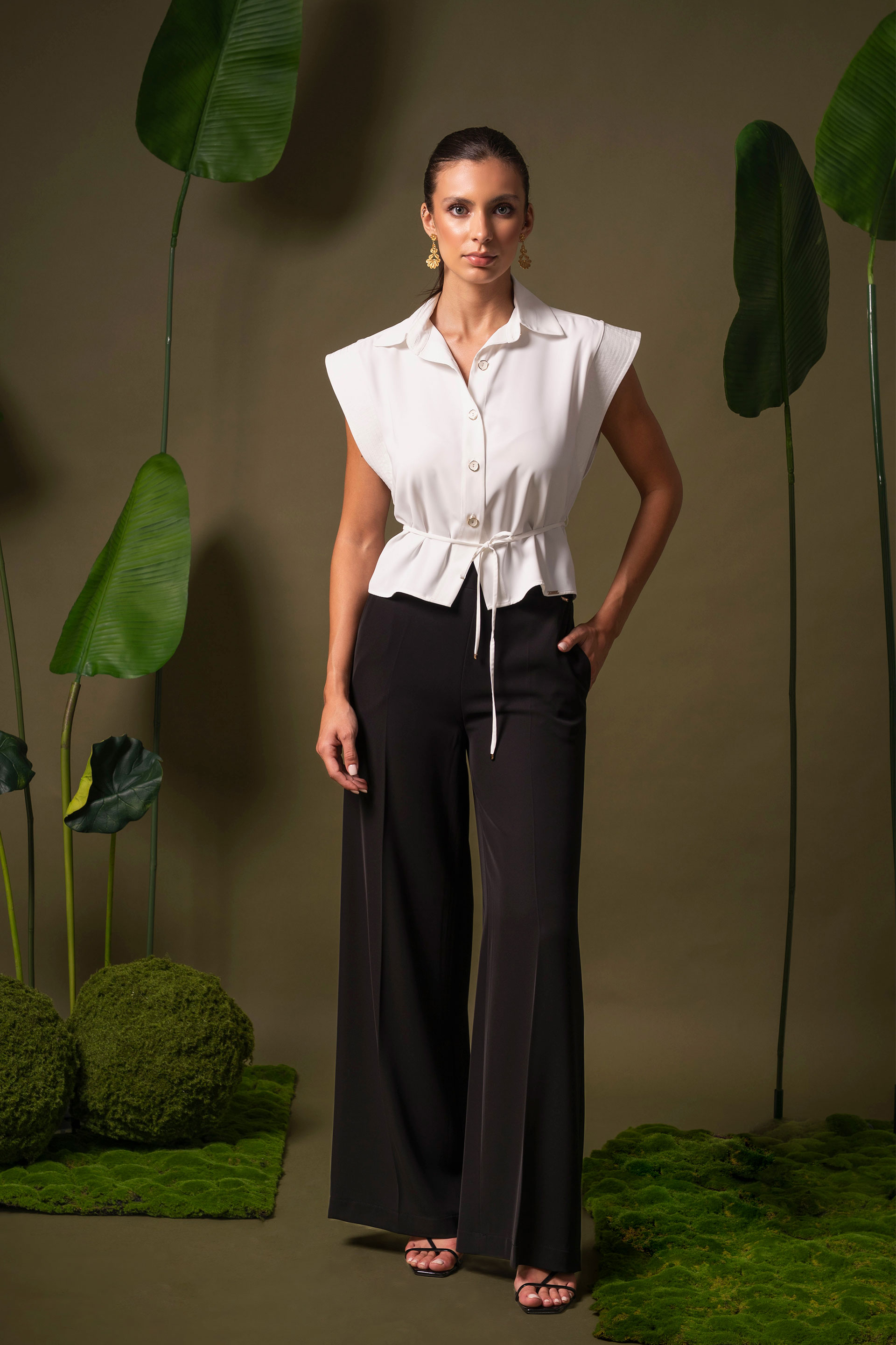 Blouse courte fluide avec ceinture