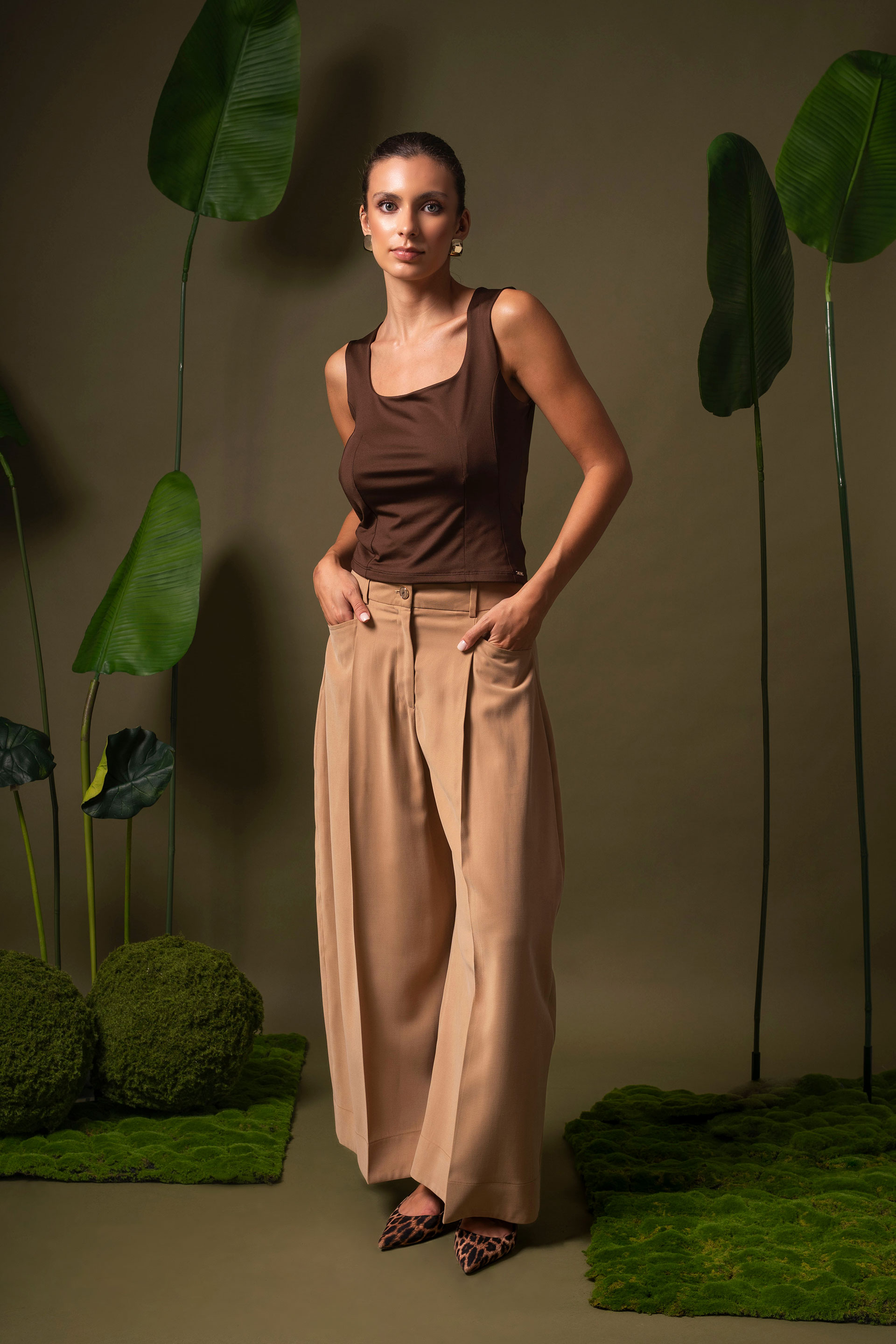 Pantalón wide leg con pliegues