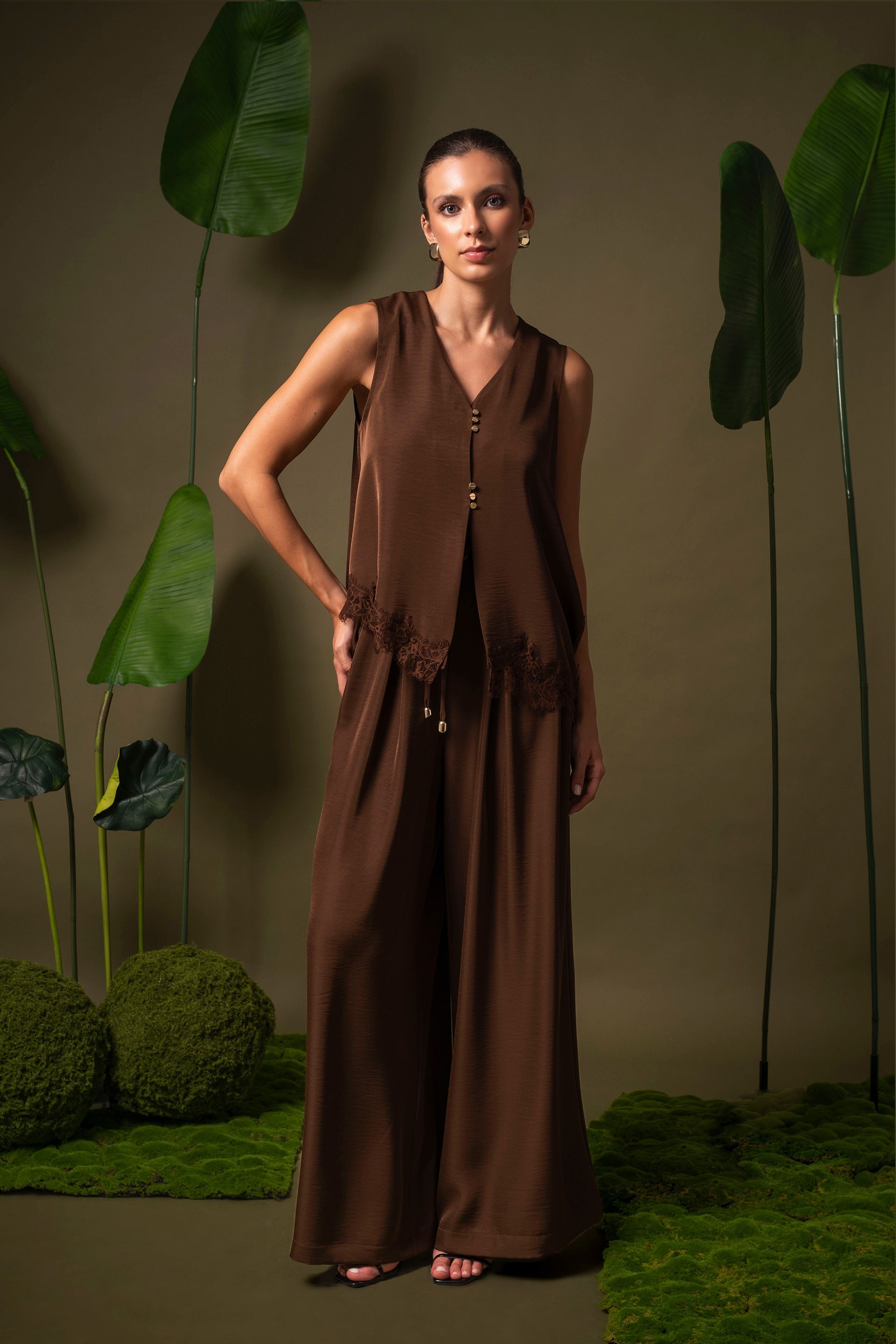 Pantalon wide leg à plis avec ceinture fine