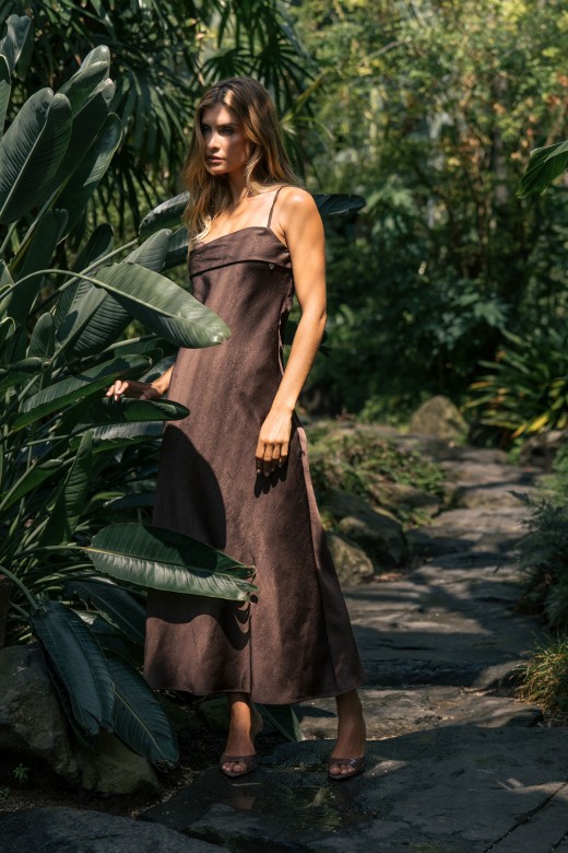 Robe midi satinée à dos croisé Robe midi satinée à dos croisé