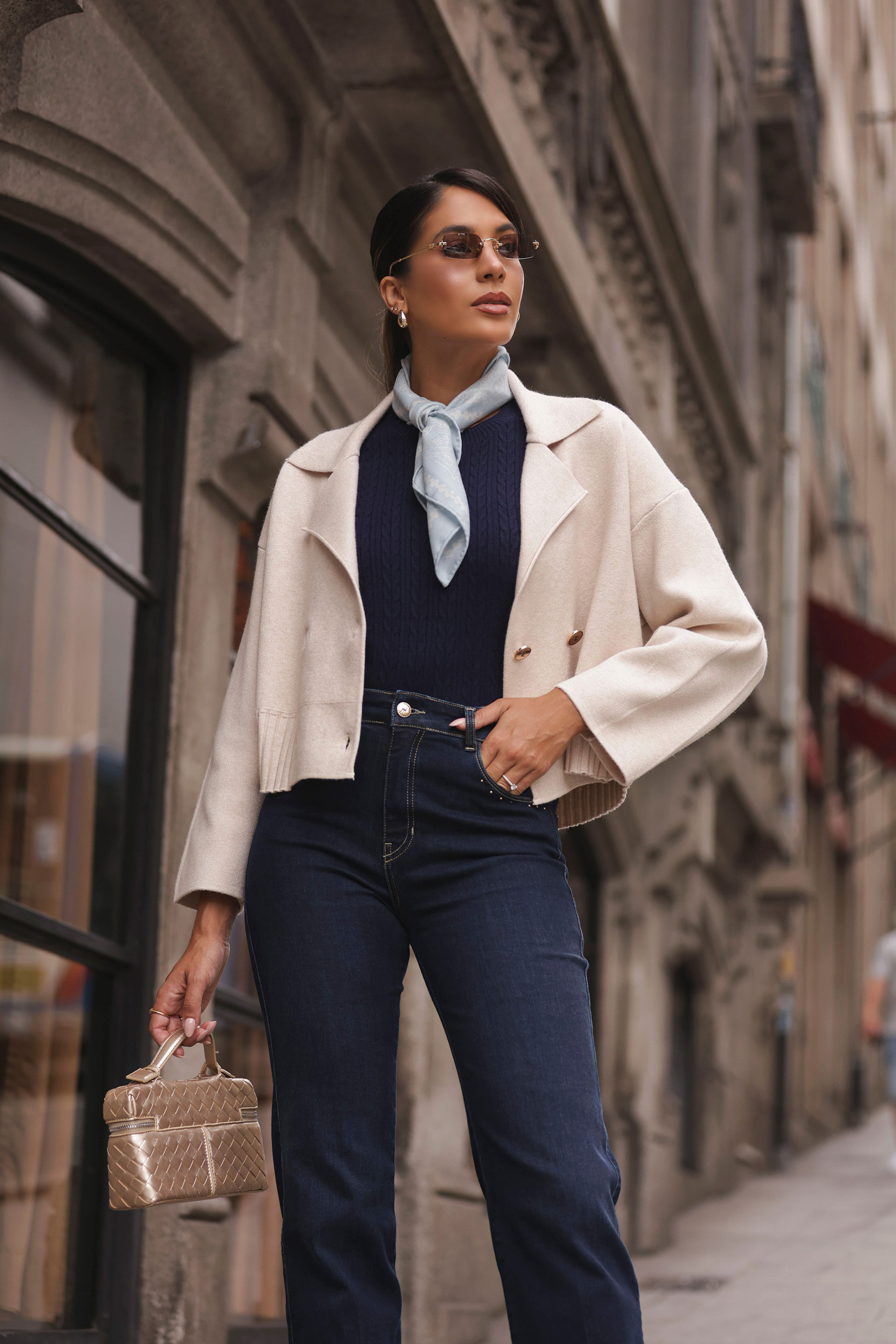 Veste courte en maille à fermeture croisée