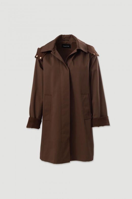 Parka midi impermeable con capucha Parka midi impermeable con capucha