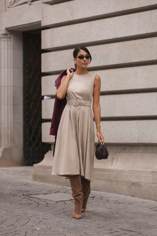 Vestido midi cintado com cinto de fivela Vestido midi cintado com cinto de fivela