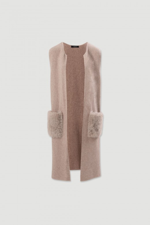 Long knit vest with faux fur pockets Long knit vest with faux fur pockets