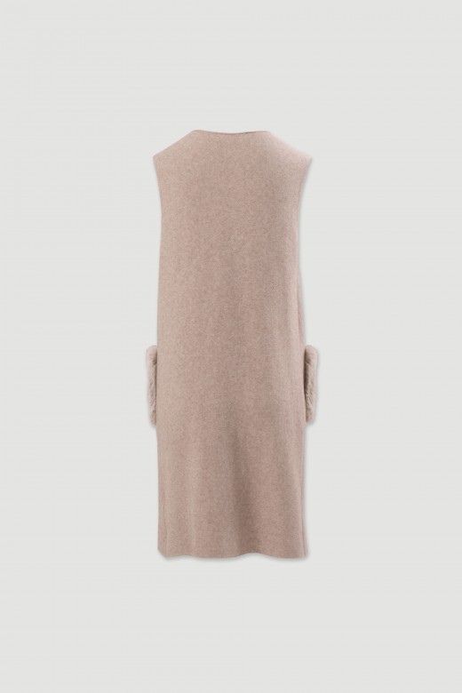 Long knit vest with faux fur pockets Long knit vest with faux fur pockets