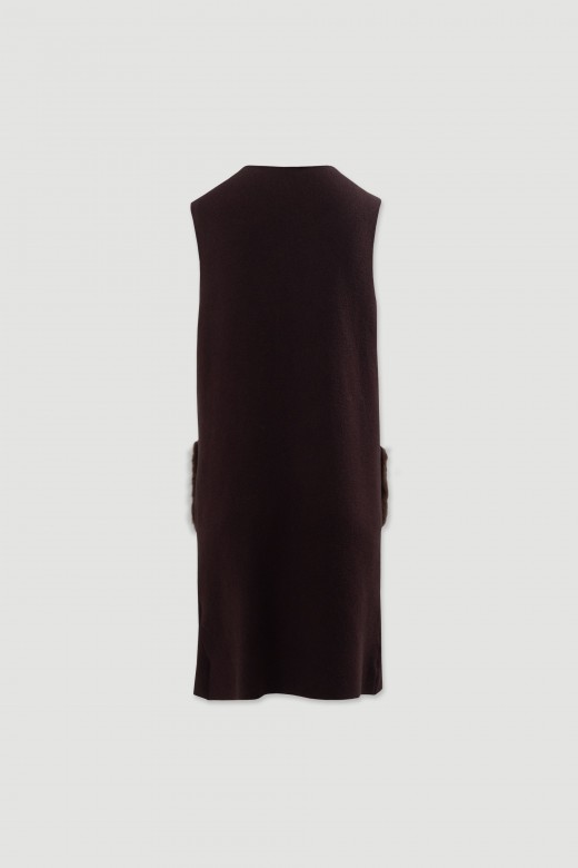 Long knit vest with faux fur pockets Long knit vest with faux fur pockets