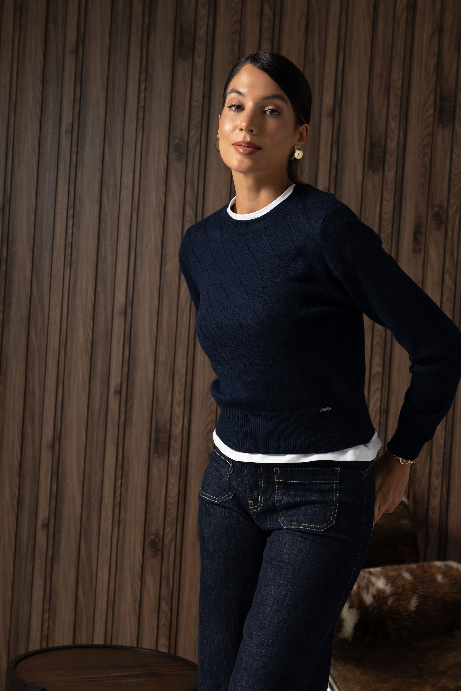Diamond-pattern knit sweater