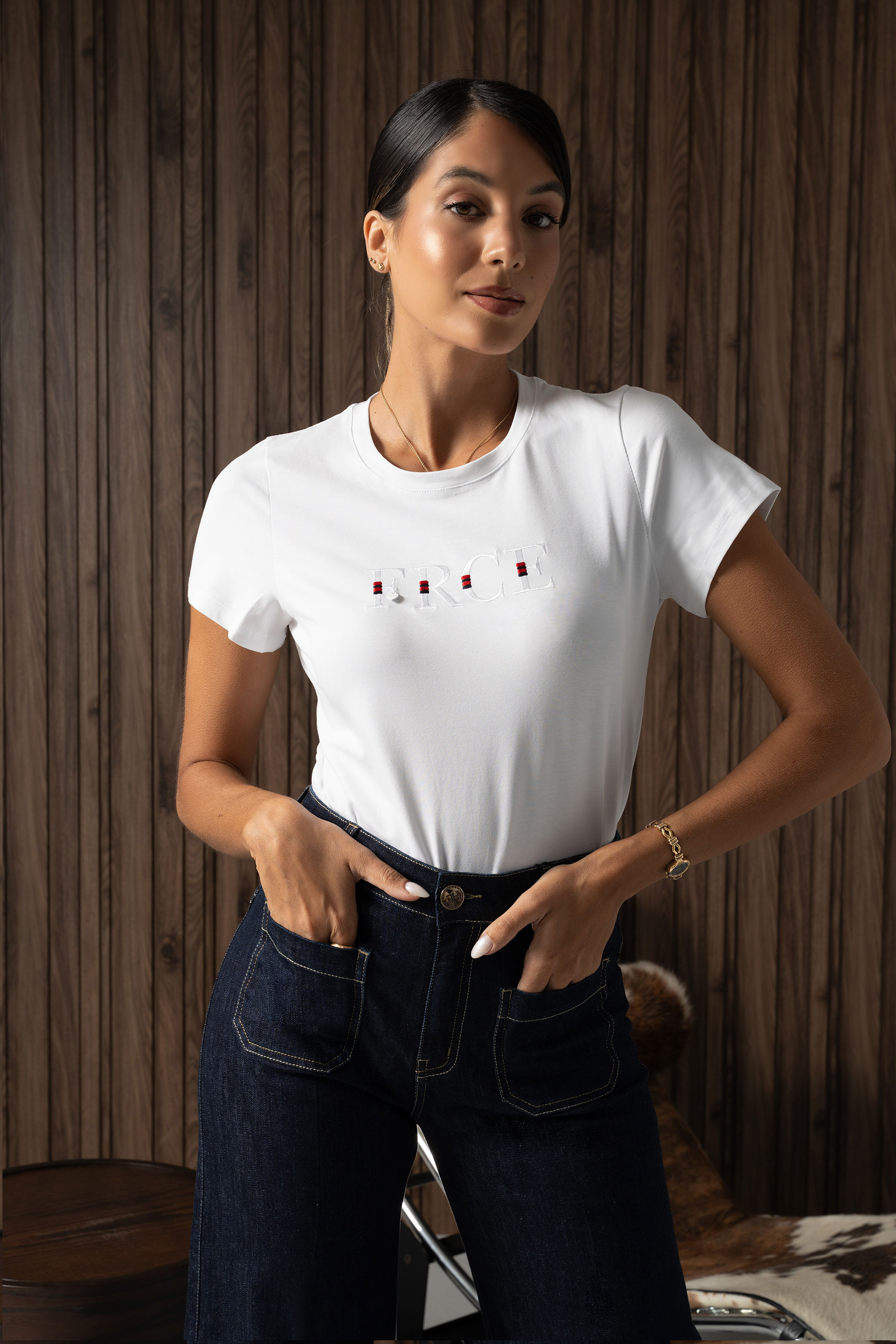 T-shirt em algodão com bordado