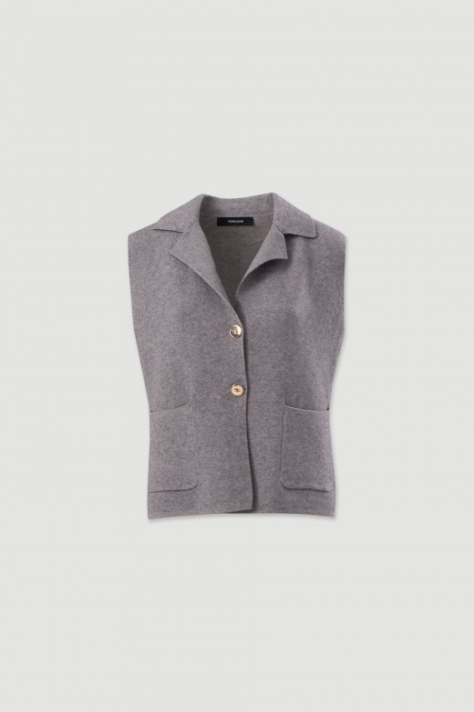 Knit vest with collar and patch pockets Knit vest with collar and patch pockets