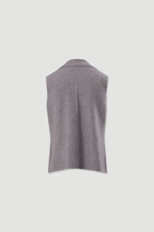 Knit vest with collar and patch pockets Knit vest with collar and patch pockets