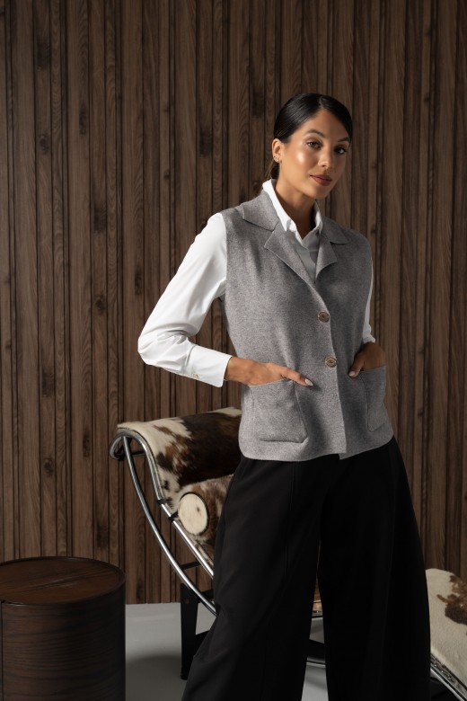 Knit vest with collar and patch pockets Knit vest with collar and patch pockets