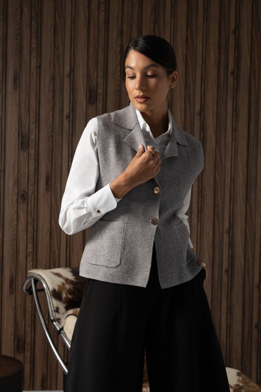 Knit vest with collar and patch pockets Knit vest with collar and patch pockets