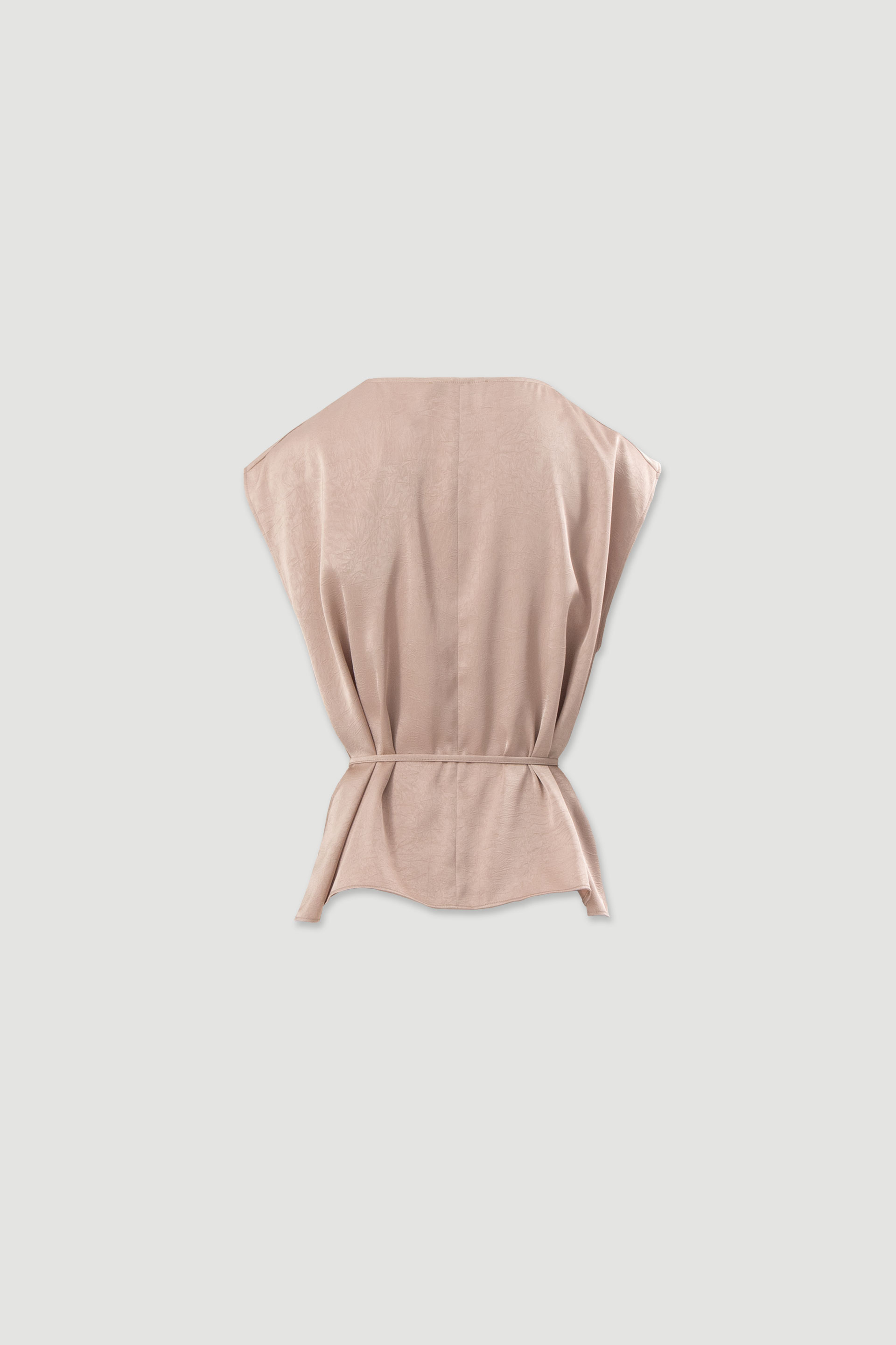 Blusa fluida com decote drapeado e cintura ajustável