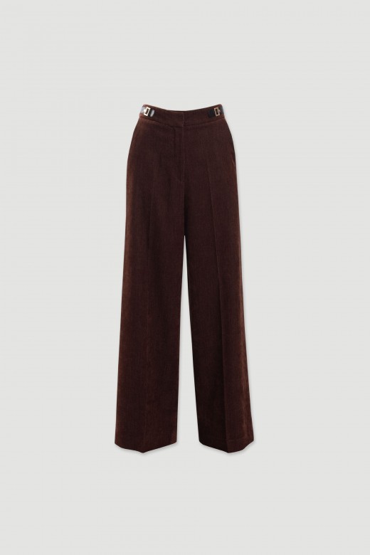 Calça wide leg com fivelas laterais Calça wide leg com fivelas laterais