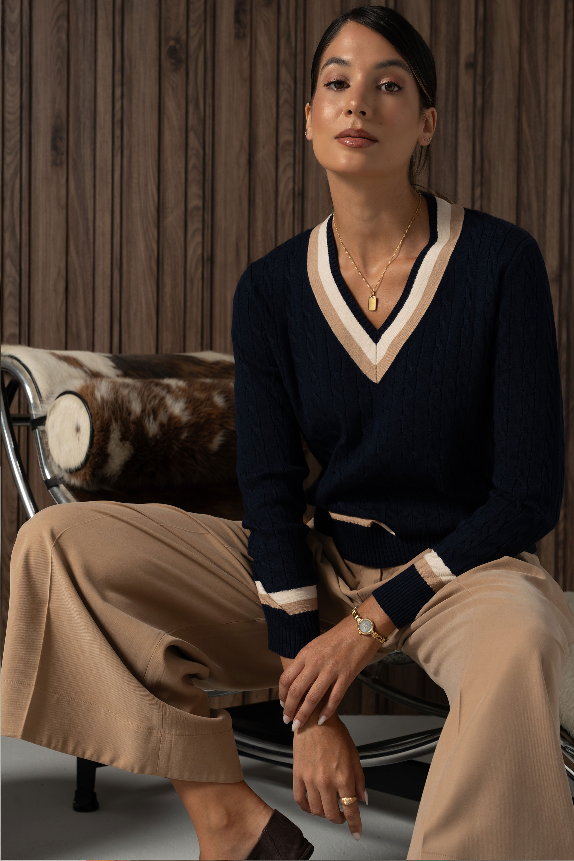 Camisola de malha entrançada com decote em v