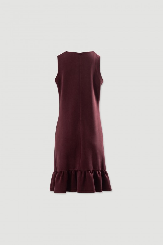 Vestido curto com decote assimétrico e folho Vestido curto com decote assimétrico e folho
