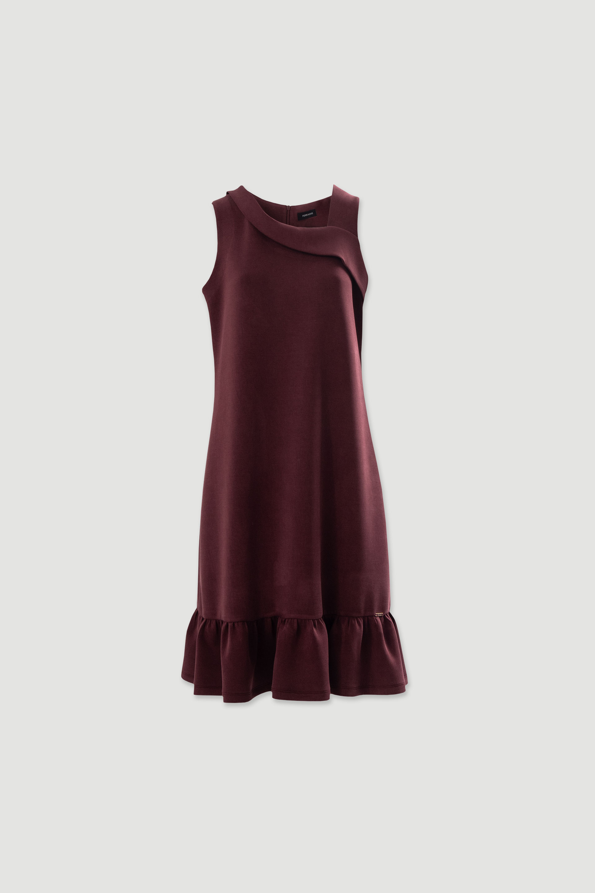 Vestido curto com decote assimétrico e folho