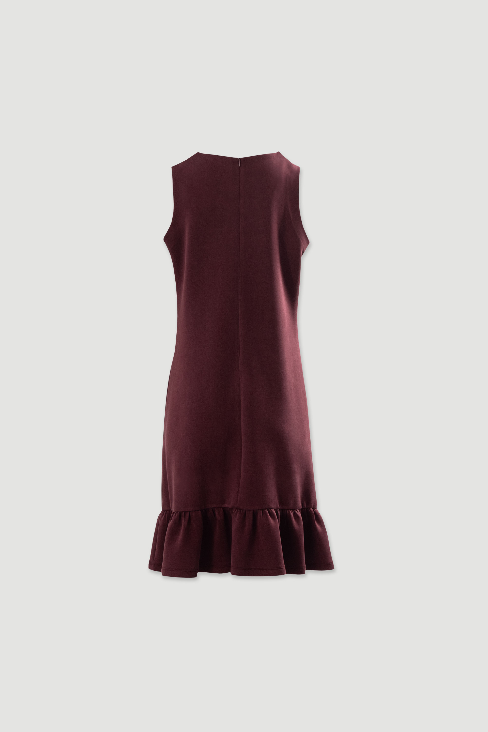 Vestido curto com decote assimétrico e folho