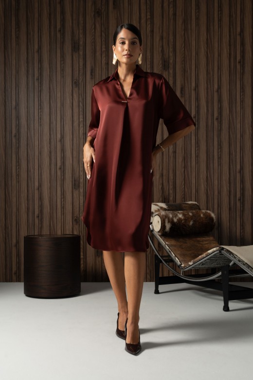 Vestido fluído midi acetinado Vestido fluído midi acetinado