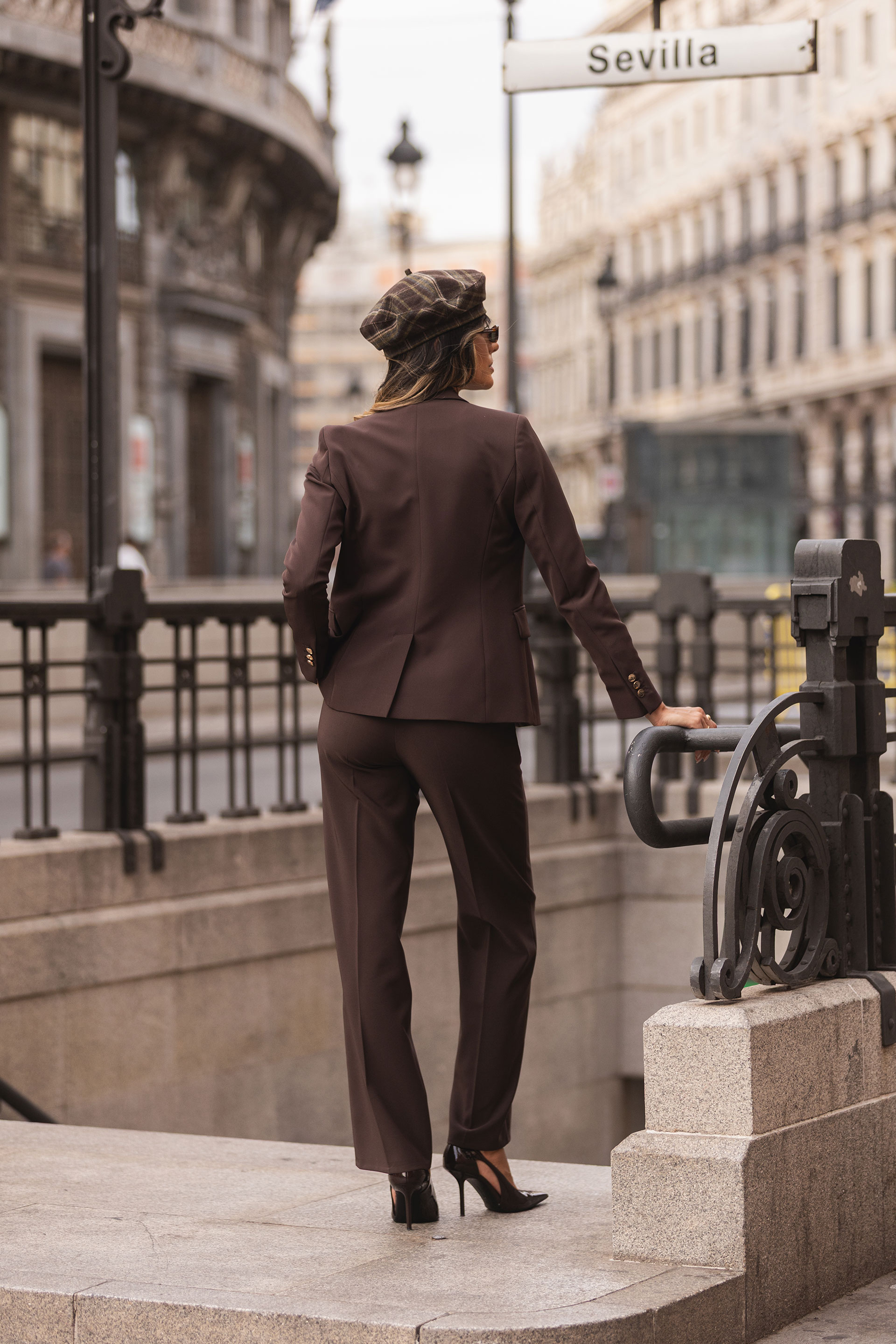 Classic straight-leg trousers LEONOR