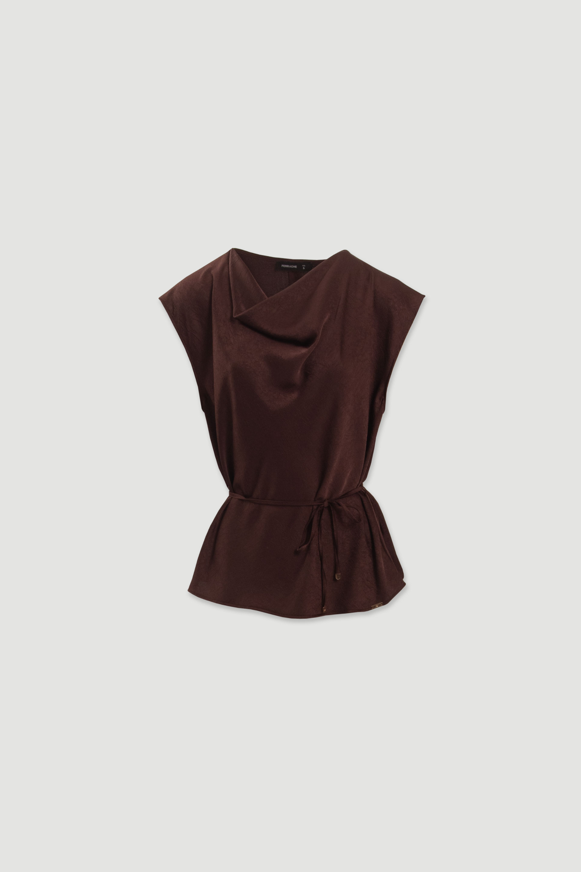 Blusa fluida com decote drapeado e cintura ajustável