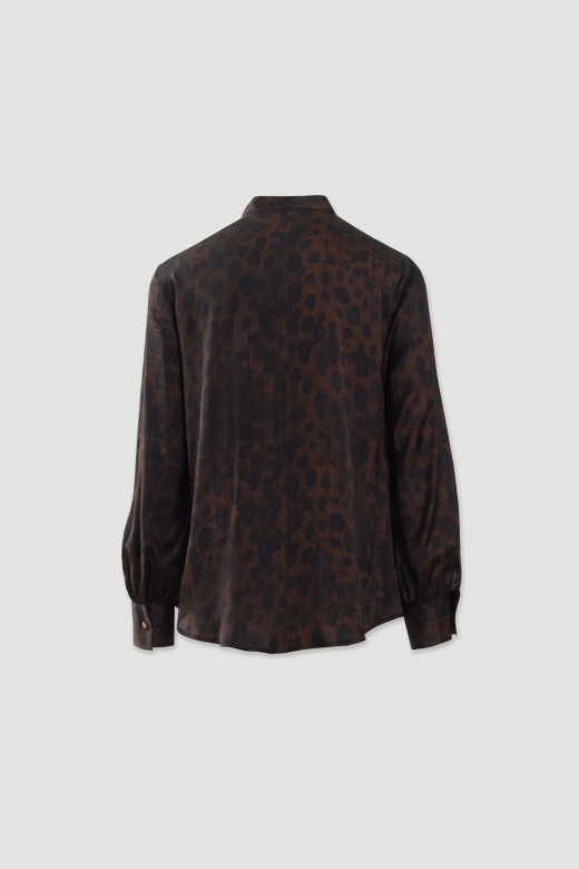 Blusa estampada com laçada no decote Blusa estampada com laçada no decote
