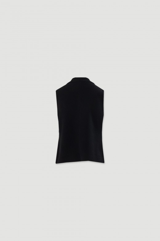 Knit vest with collar and patch pockets Knit vest with collar and patch pockets