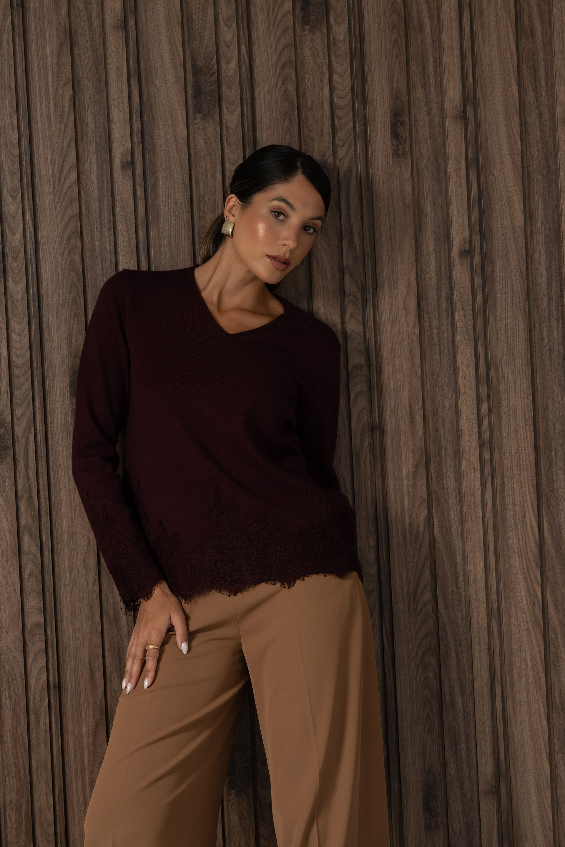 Camisola de malha com detalhe em renda