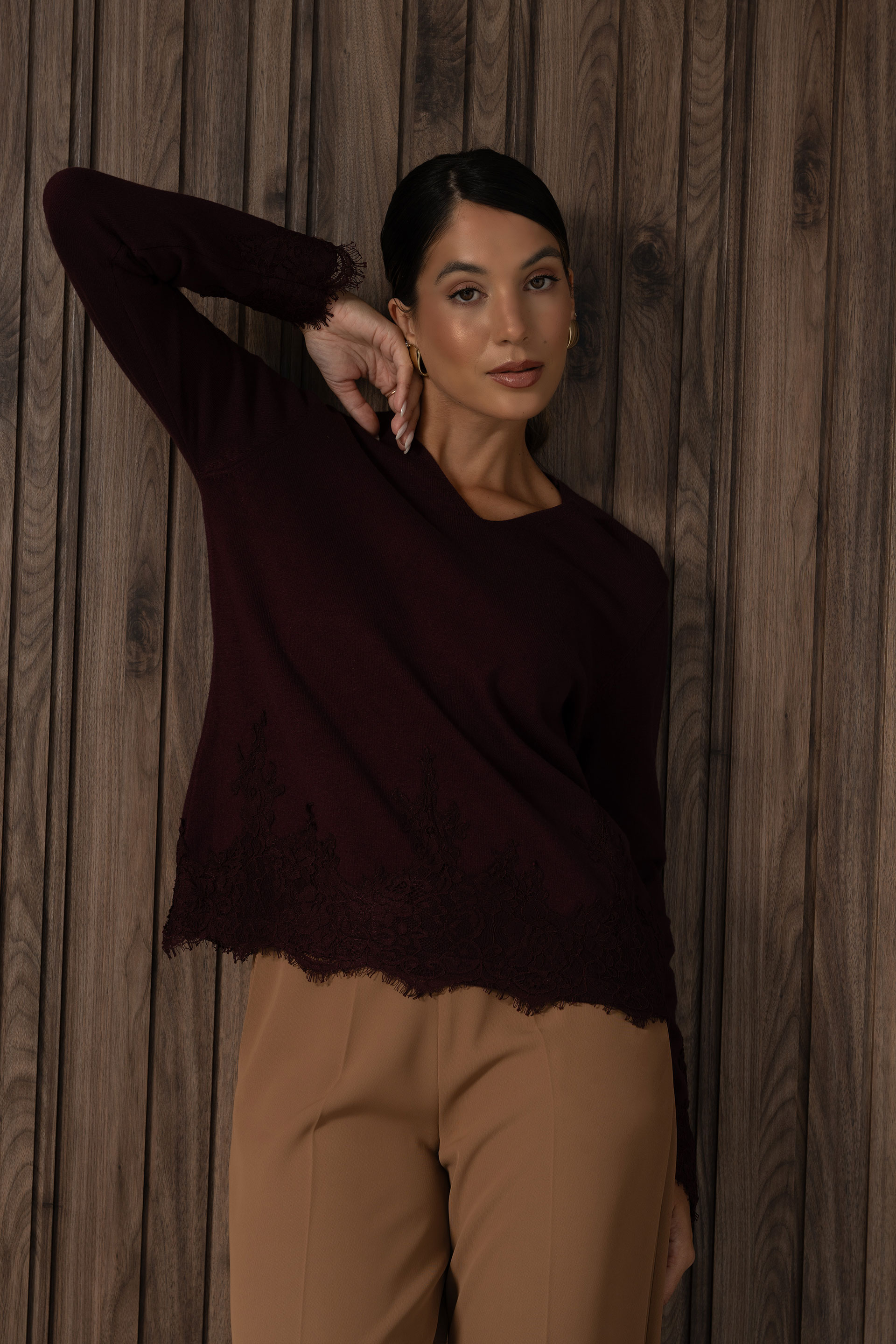 Camisola de malha com detalhe em renda