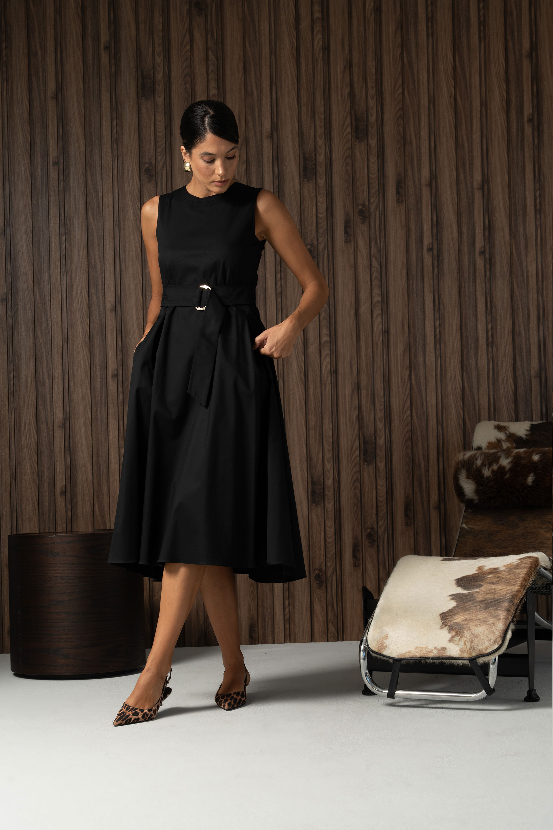 Robe midi cintrée avec ceinture à boucle