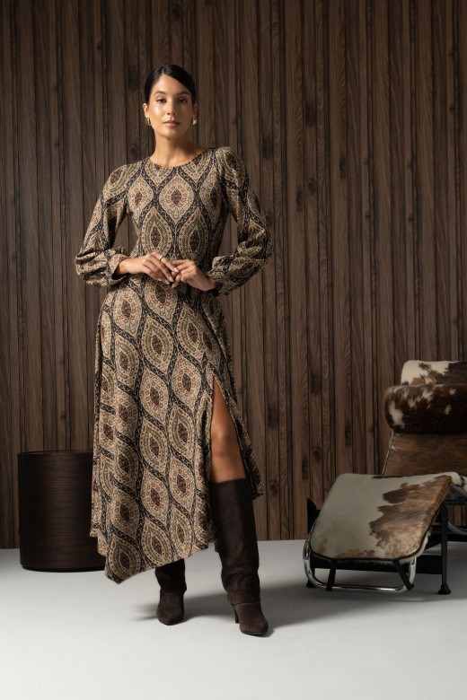 Vestido midi estampado com bainha assimétrica Vestido midi estampado com bainha assimétrica