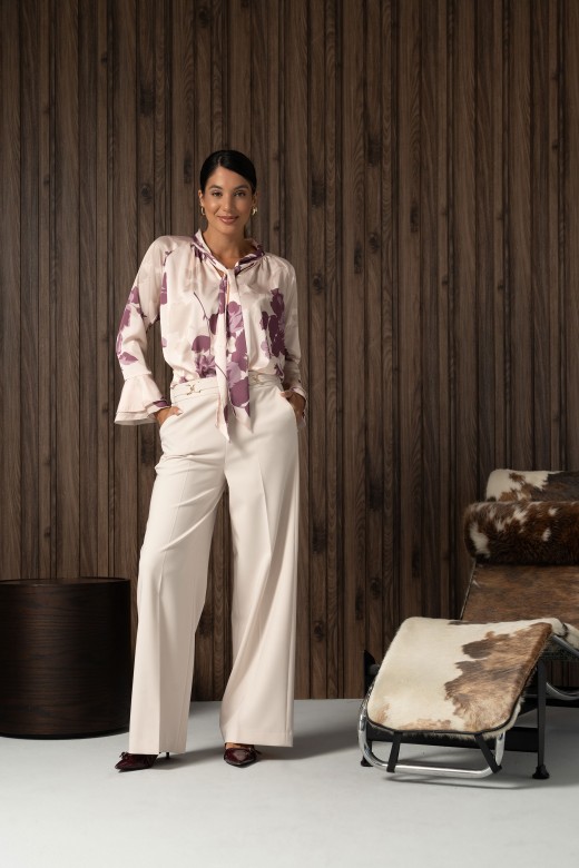 Calça wide leg com detalhes metálicos Calça wide leg com detalhes metálicos