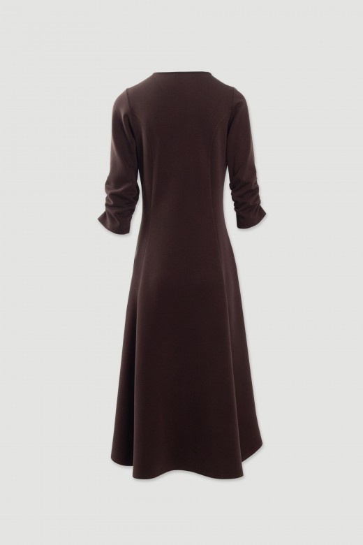 Vestido midi assimétrico com decote em v Vestido midi assimétrico com decote em v