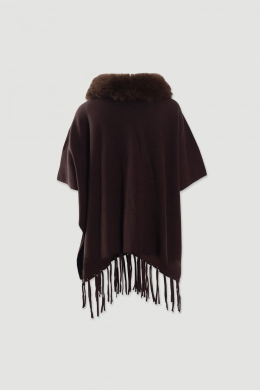 Cape with fur collar and fringe Cape with fur collar and fringe