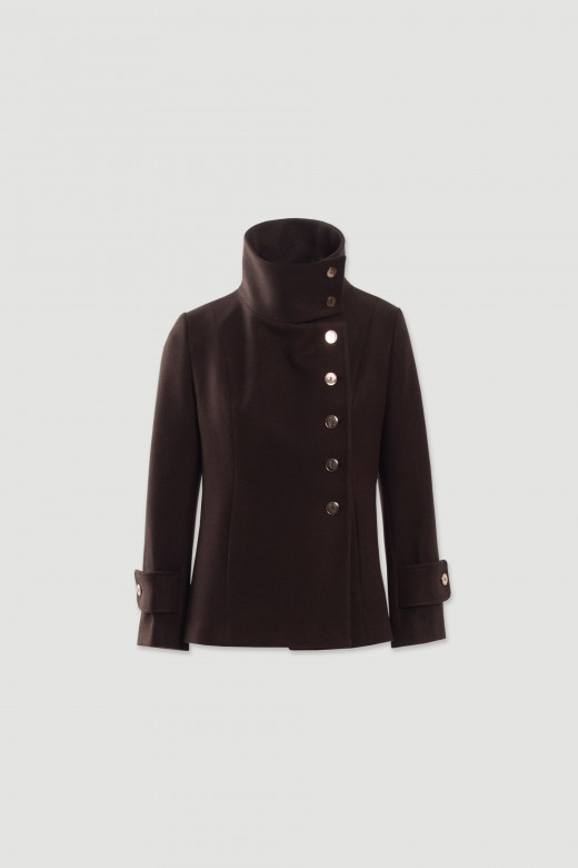 Short tailored coat with side fastening