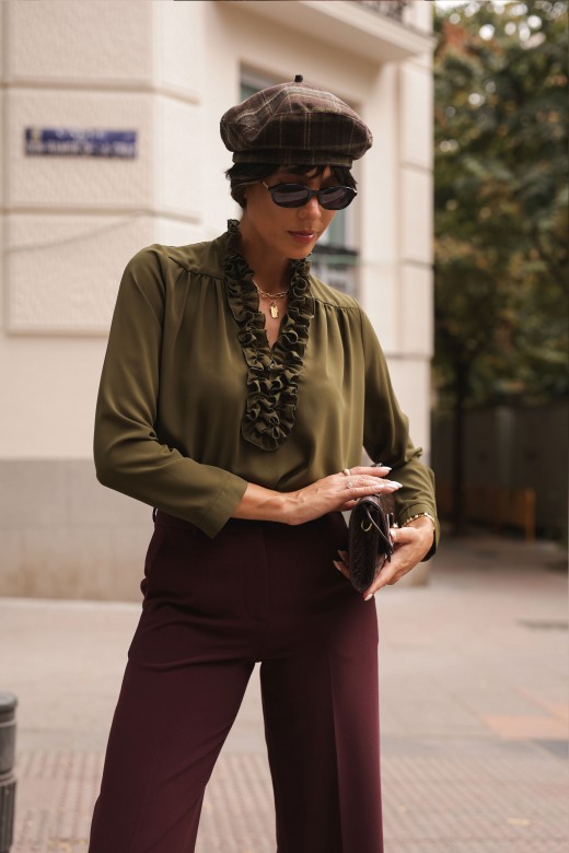 T�nica fluida com folhos no decote