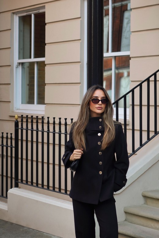 Short tailored coat with side fastening