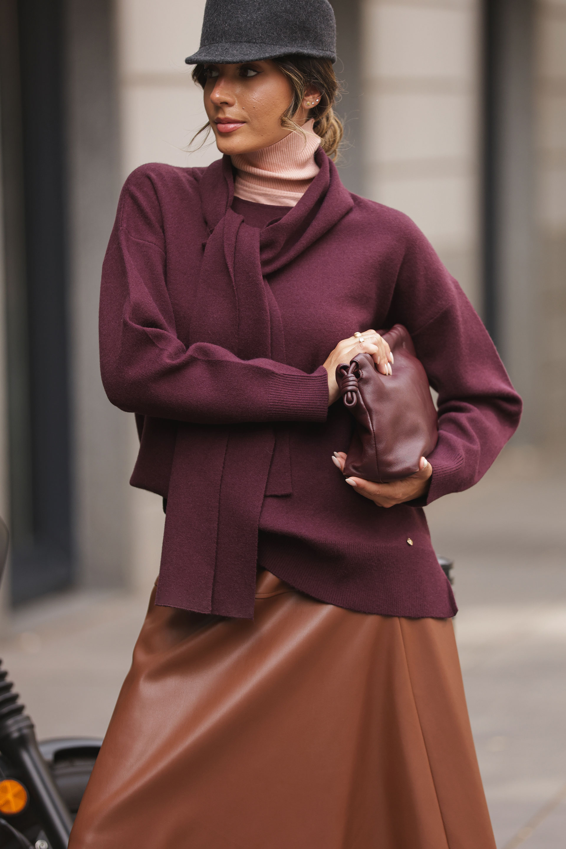 Camisola de malha com gola cachecol
