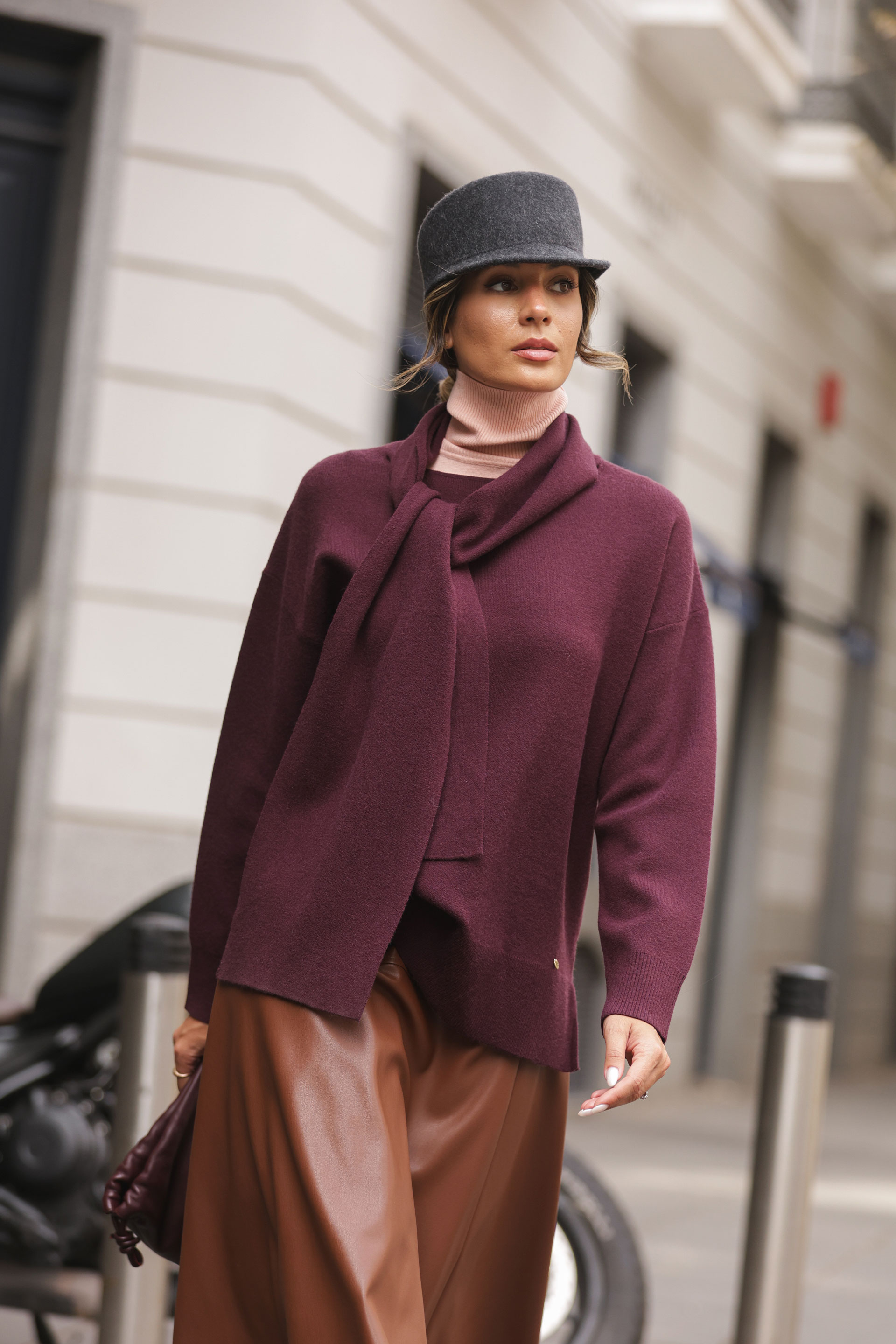 Camisola de malha com gola cachecol