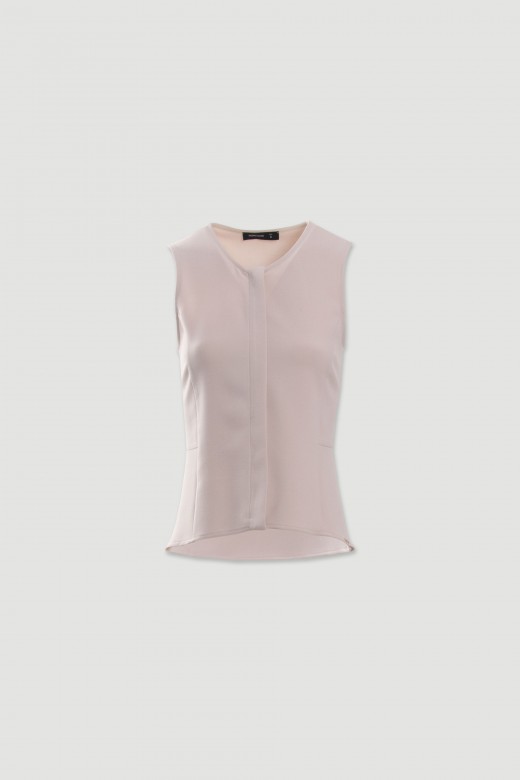 Fitted minimalist vest with front fastening Fitted minimalist vest with front fastening