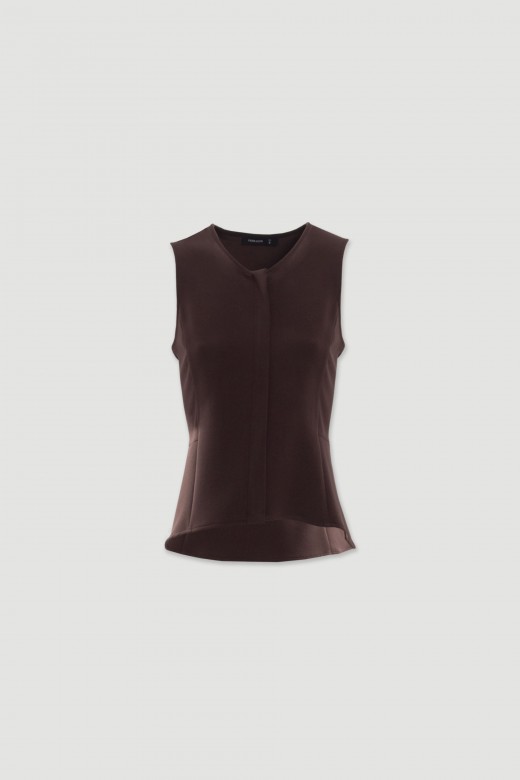 Gilet minimaliste cintré avec fermeture frontale Gilet minimaliste cintré avec fermeture frontale