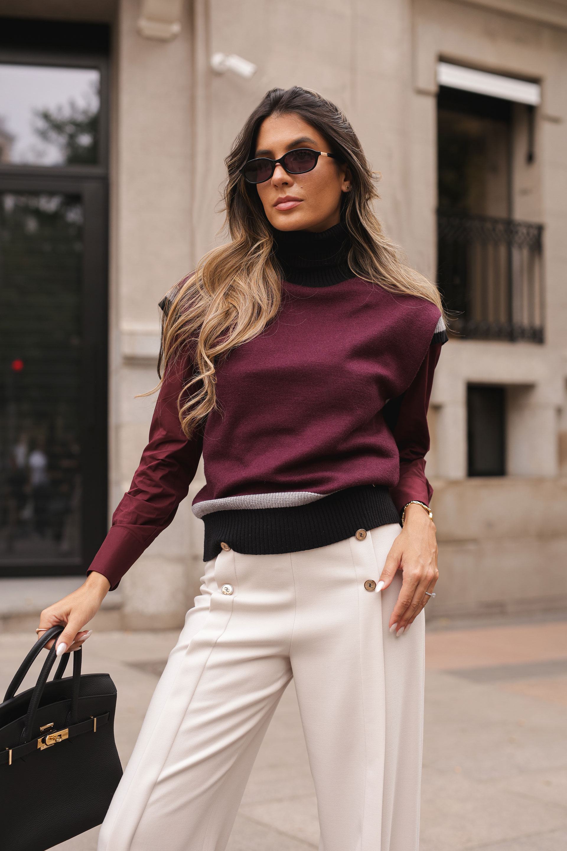 Chaleco de punto con cuello alto y detalles en contraste