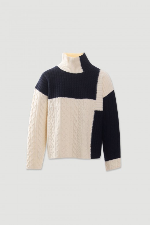 Jersey de punto bicolor con cuello alto Jersey de punto bicolor con cuello alto