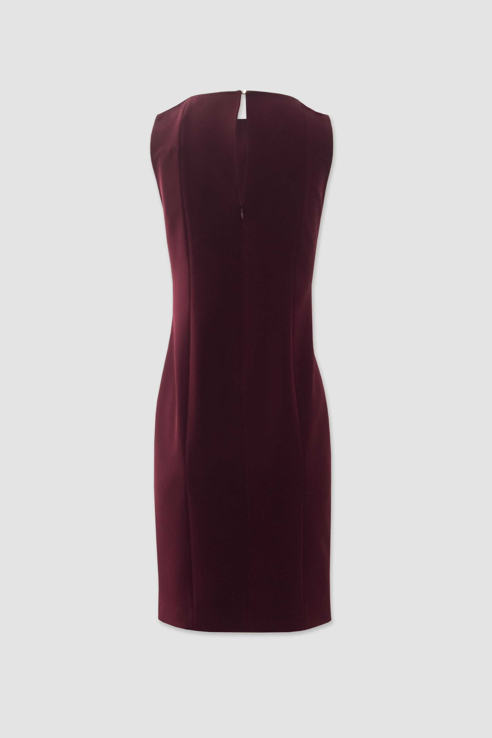 Fitted dress with pleats